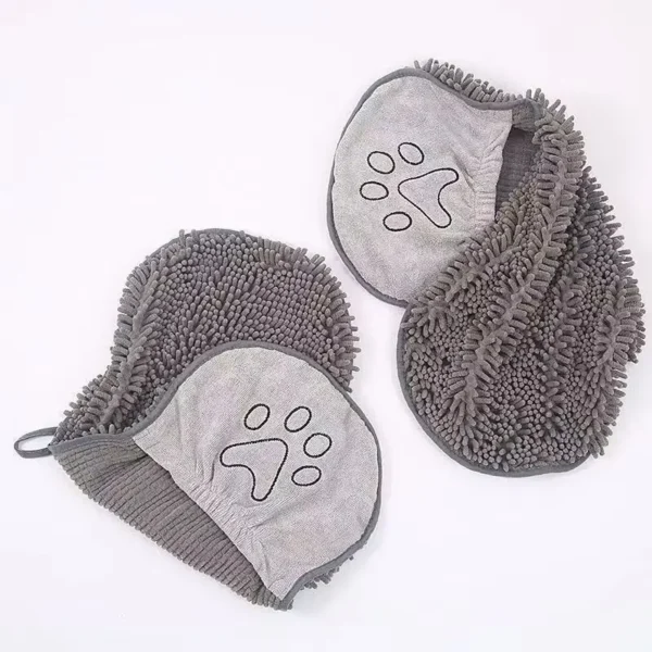 S924890a4b3ce4dc293eeb760934ecfa7I.webp Quick-Dry Pet Bath Towel - Super Absorbent Chenille Robe with Hand Pockets